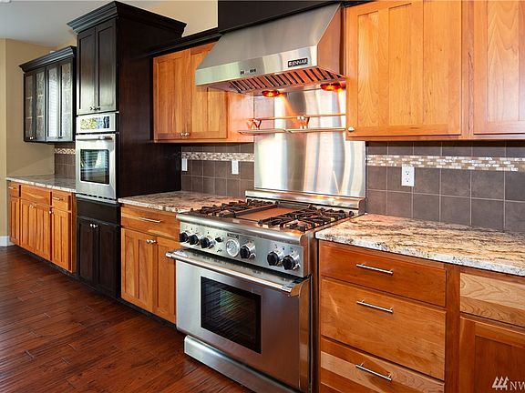 5th image of 7828 33rd St NE