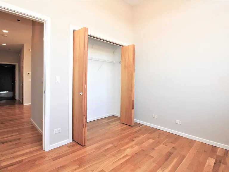 2157 N Damen Ave #404 — Photo 18