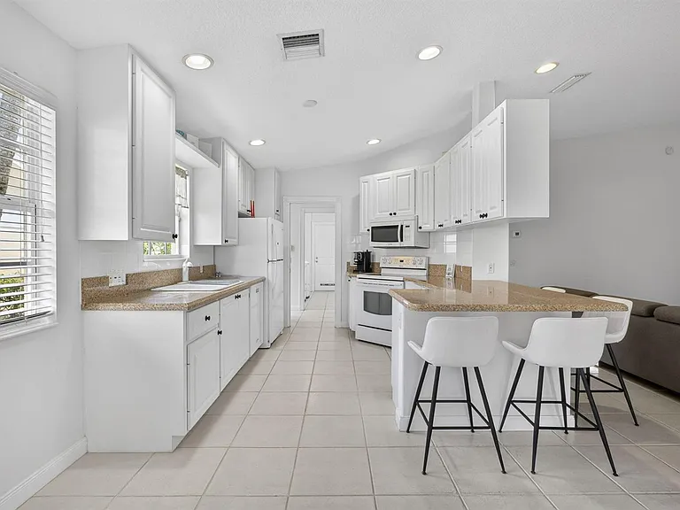 8154 Montserrat Pl — Photo 23