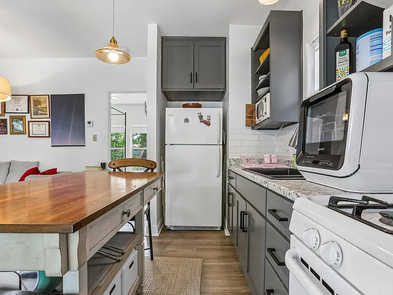 4519 Avenue H #B — Photo 10