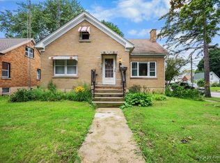 867 Clay St, Woodstock, IL 60098