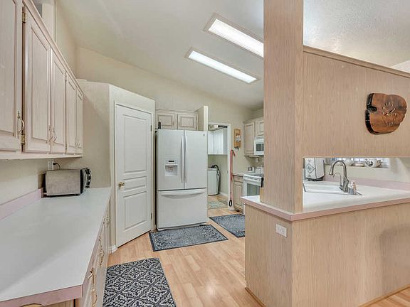 4th image of 1027 Fireweed Dr