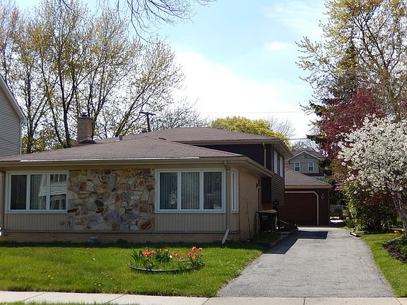 3rd image of 744 N Evergreen Ave