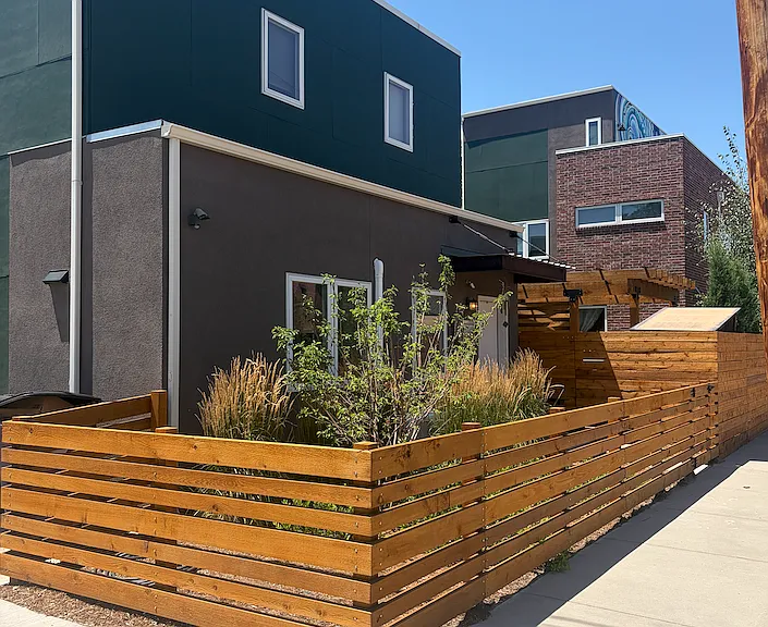1070 33rd St — Photo 3