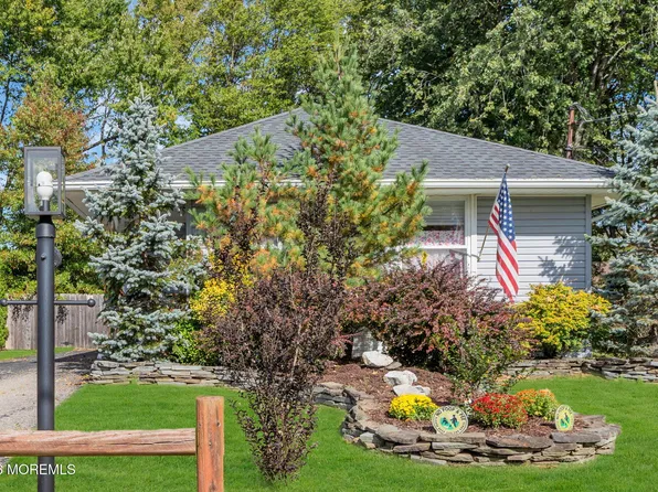 87 Niagara Drive, Toms River, NJ 08753