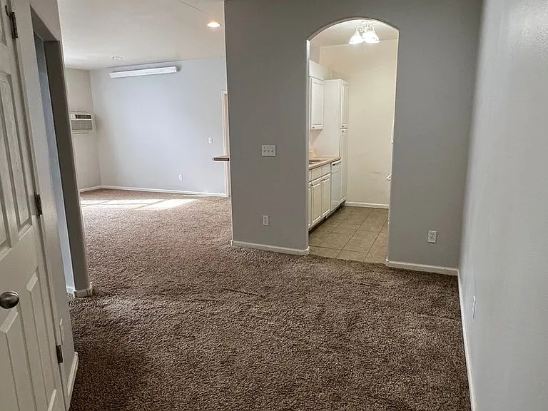 1920 Monte Vista Dr — Photo 4