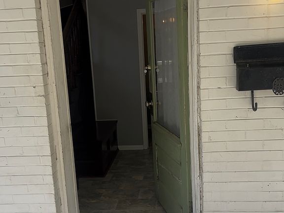4th image of 305 Jefferson St