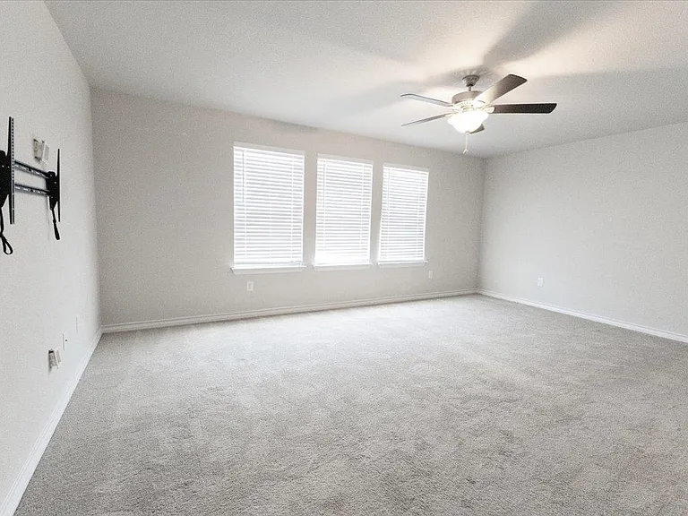 7403 Albany Dr — Photo 16