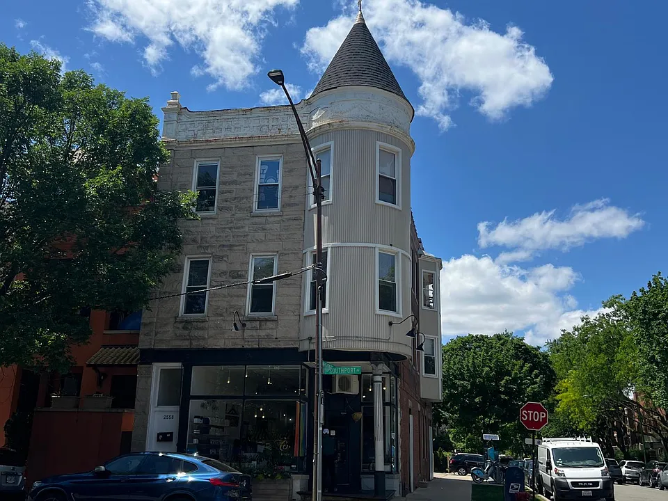 2558 N Southport Ave #2
