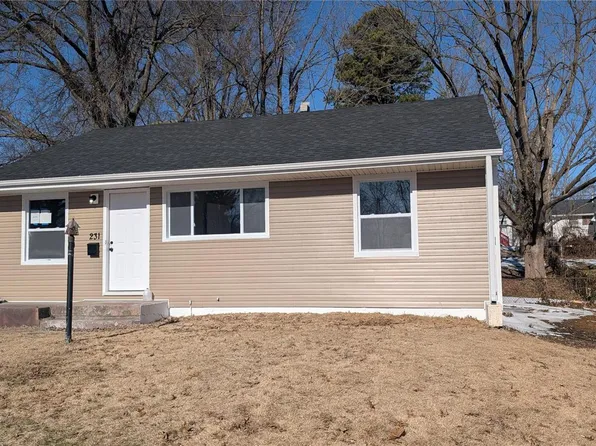 231 Estridge Rd, Saint Louis, MO 63137