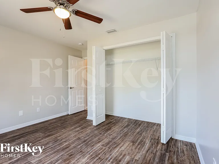 215 Mossrosse St — Photo 11