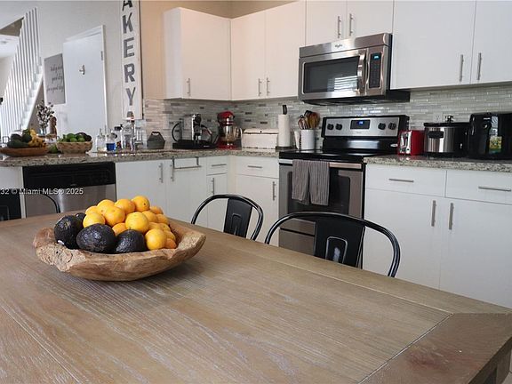 2nd image of 2076 Hacienda Ter #2076