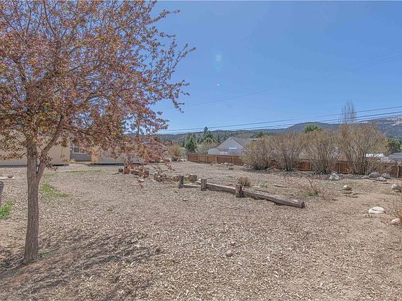 3rd image of 898 Willow Ln