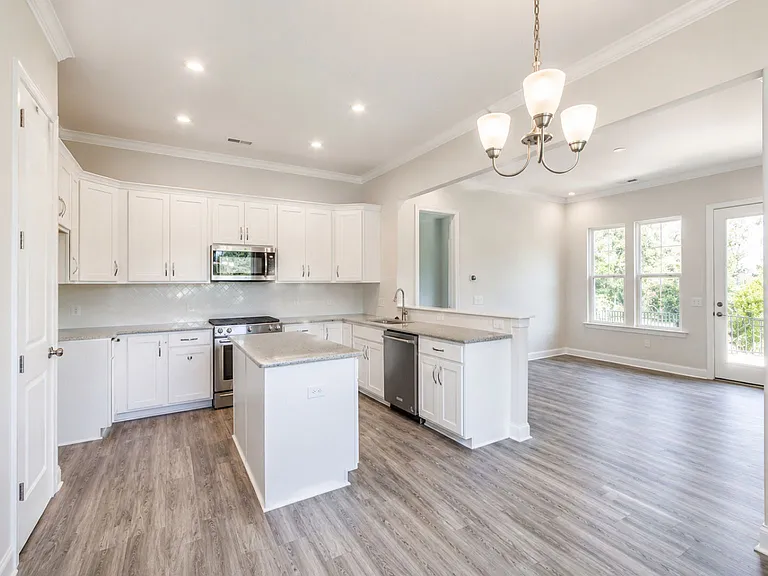 104 Kentmore Dr — Photo 7