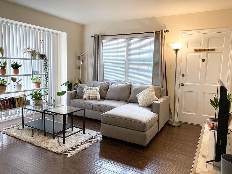 1st image of 31 Roswell Ave APT 1