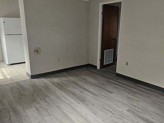 5th image of 756 E 9th Ave