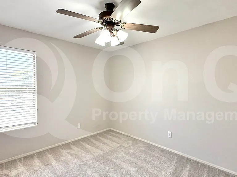1733 E Harrison St — Photo 15