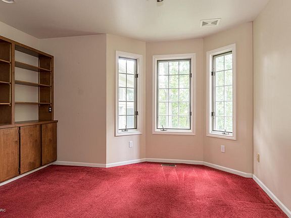 4th image of 2863 Sleepy Hollow Dr