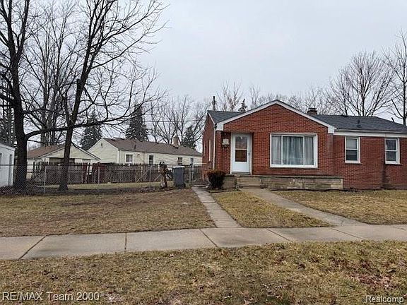 2nd image of 1496 Crescent St