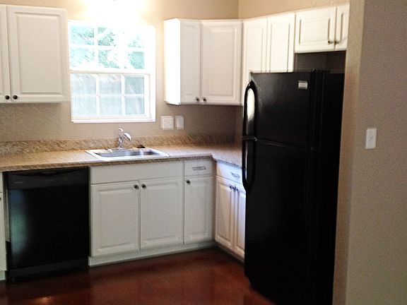 5th image of 1080 W Oak St
