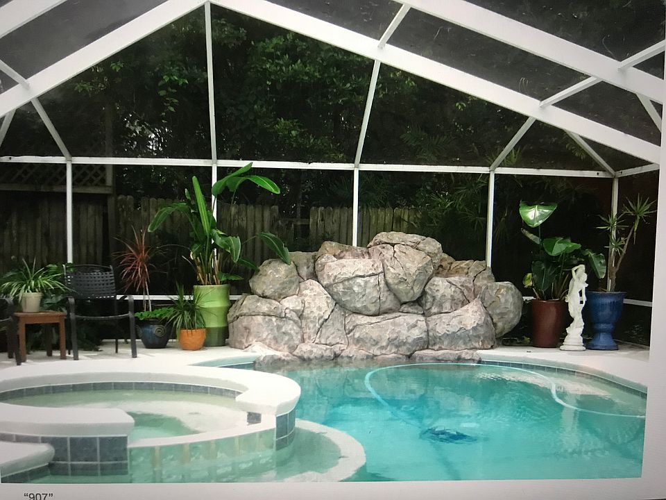 1st image of 907 Woodland Dr