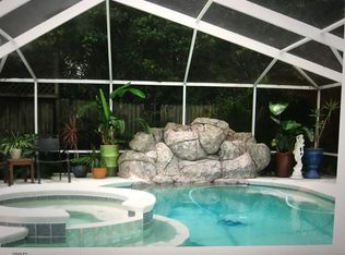 907 Woodland Dr, Seffner, FL 33584