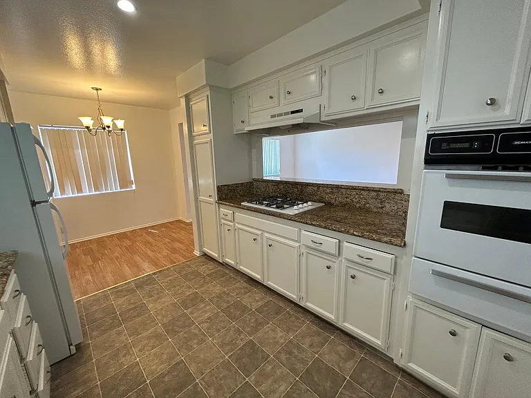 10722 Missouri Ave #6 — Photo 6