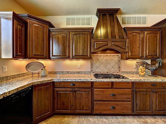 4th image of 1427 E Majestic Dr