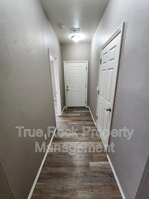 3 bed, 2.0 bath, $1,350 — Photo 2