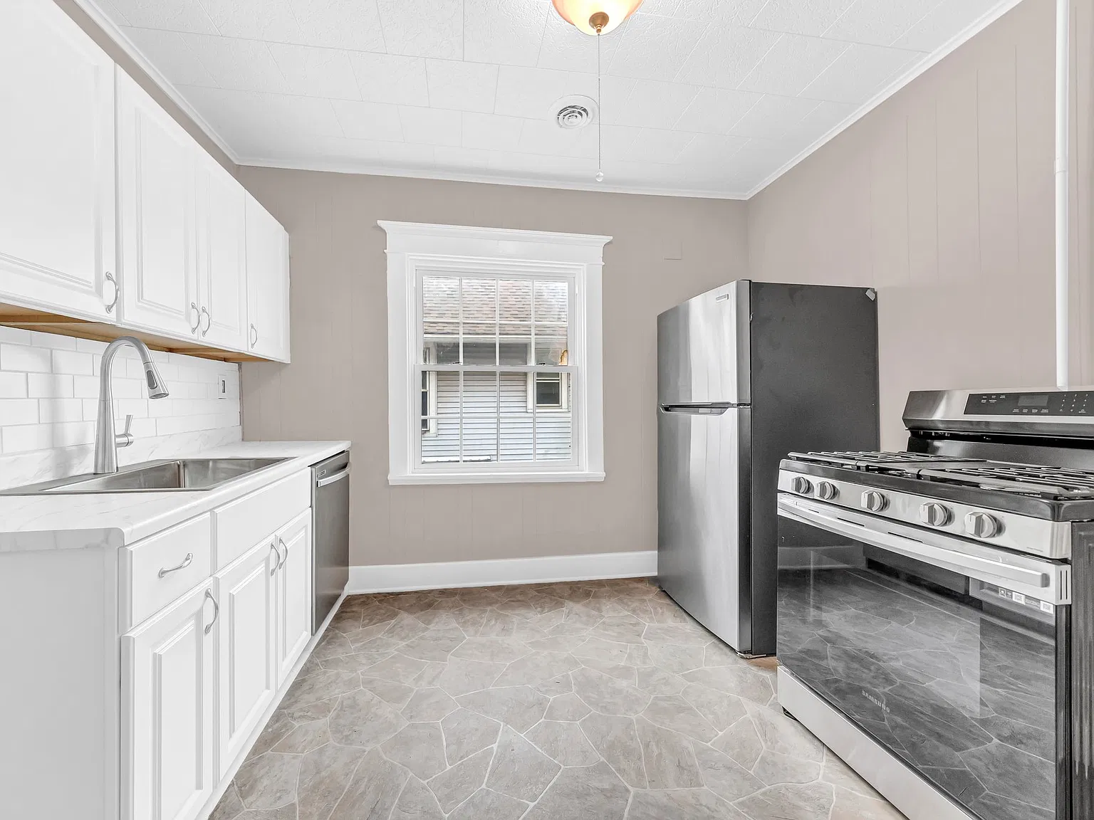 2 bed, 1100 sqft, $1,200 — Photo 4