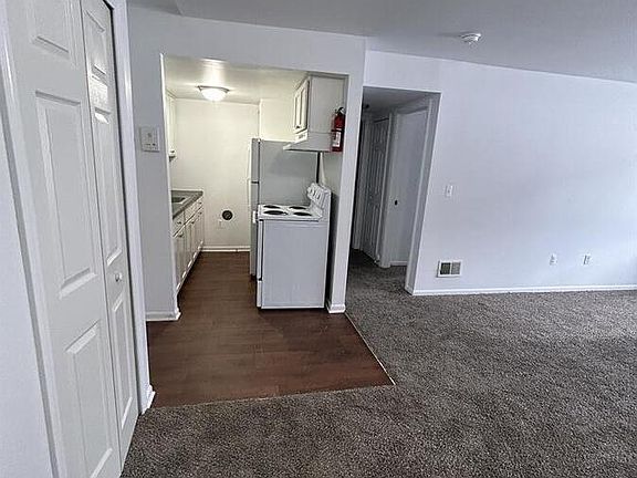 3rd image of 721 Green Rd APT 215