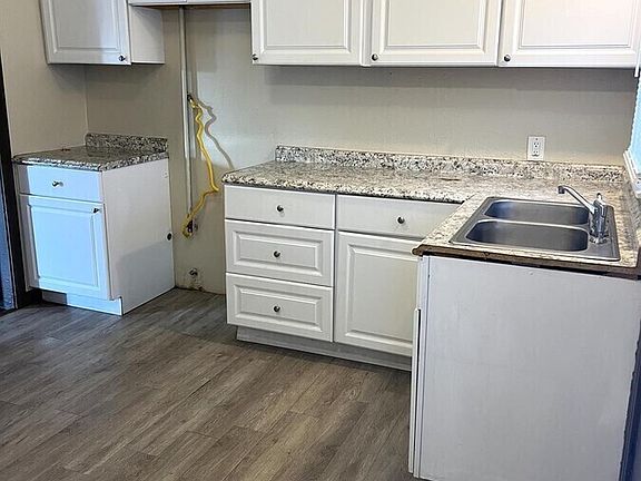 3rd image of 1037 SW 46th St