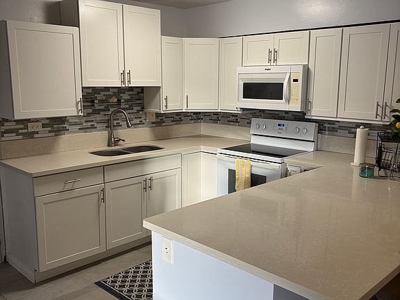 5th image of 225 Kaiulani Ave APT 402