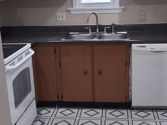 5th image of 6340 Commons Dr