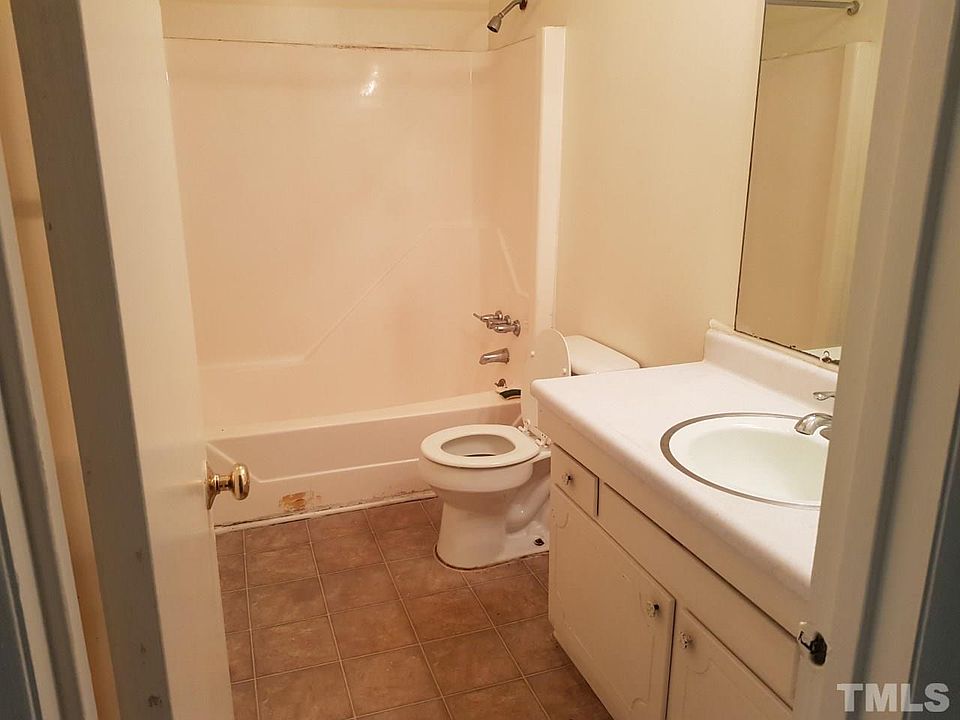 2nd image of 1625 Crest Rd APT 3