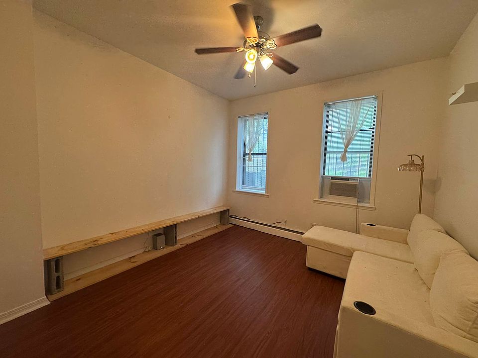 2nd image of 108 Graham Ave APT 2R