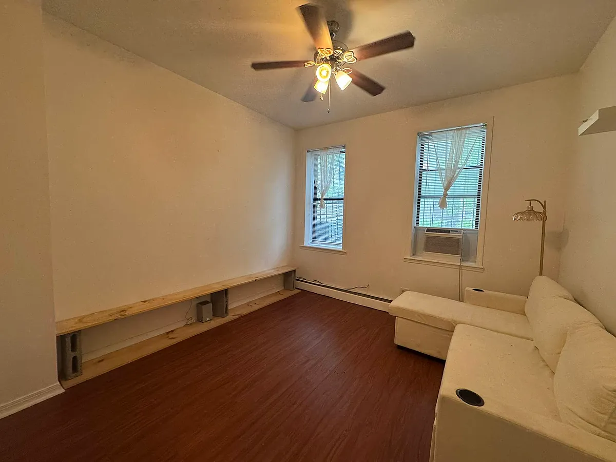 Building Photo - 108 Graham Ave #2R