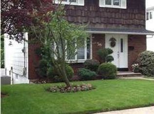 28 Trent St, Staten Island, NY 10308