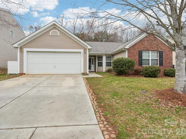2457 Marthas Ridge Dr, Statesville, NC 28625