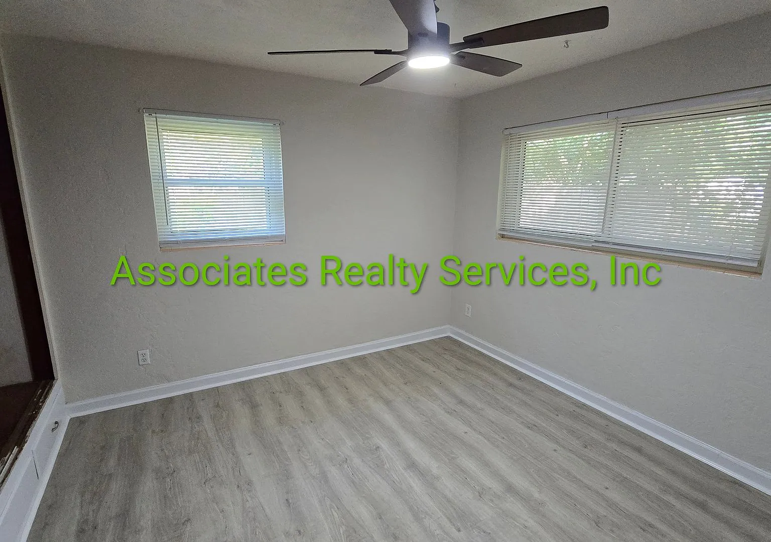 Beautiful 3 Br/1 Ba in Carol Estates — Photo 1