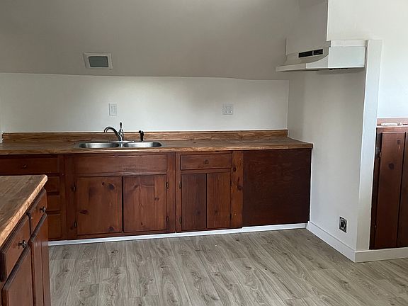 3rd image of 626 Grove Ave #B