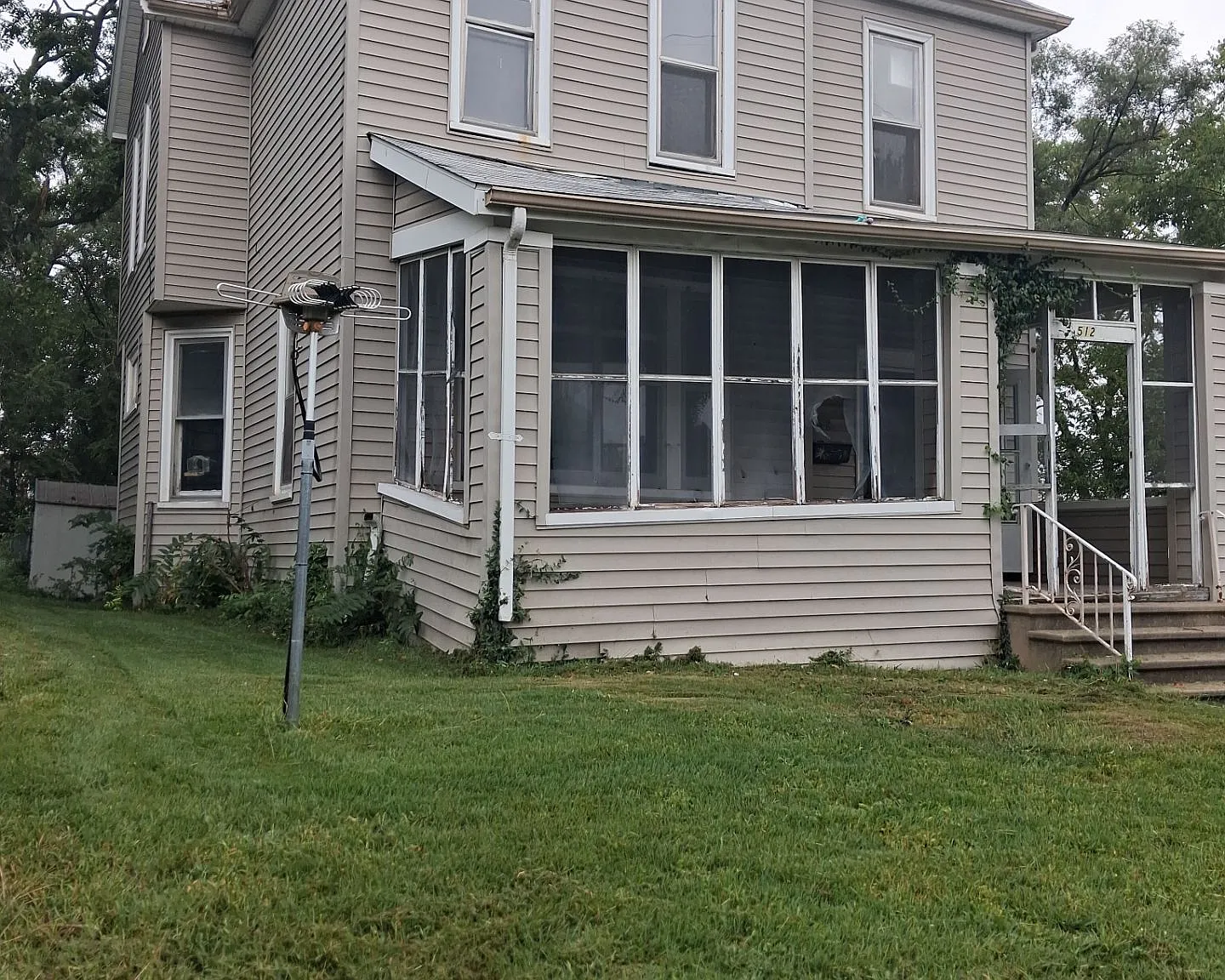 3 bed, 1400 sqft, $795 — Photo 1