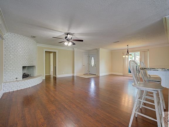 3rd image of 9 Briarridge Dr