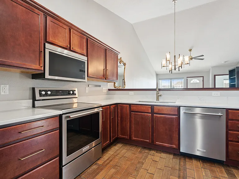 3237 English Cove Ln — Photo 4