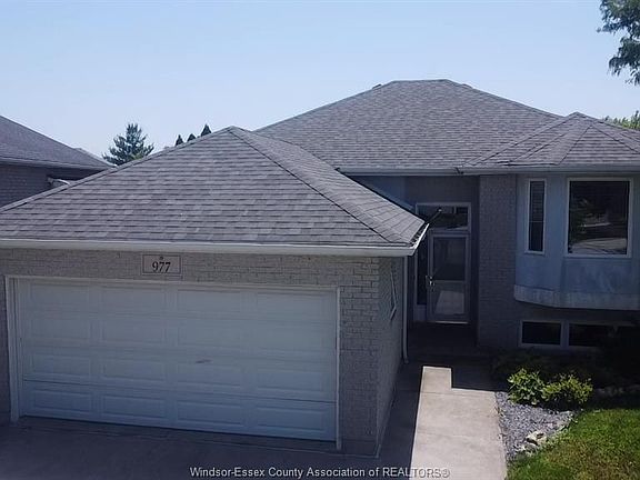4th image of 977 Imperial Cres