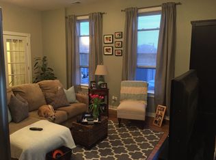 1531 W Superior St APT 2B, Chicago, IL 60642