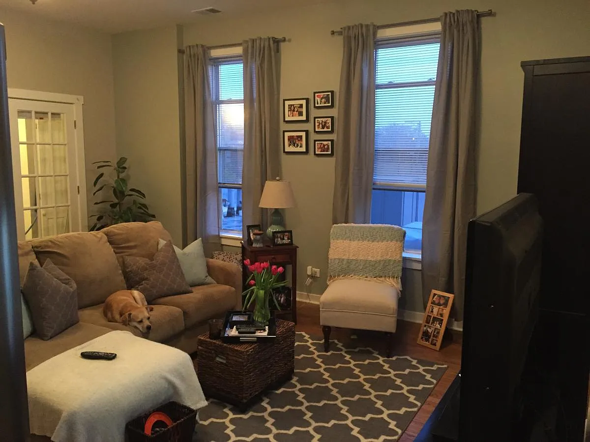 Photo 2 of 24 - 1531 W Superior St #2R - Chicago, IL Living room view 2, older setup - 1531 W Superior St #2R