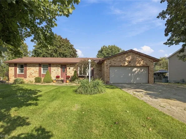 3821 Apache St NW, Uniontown, OH 44685