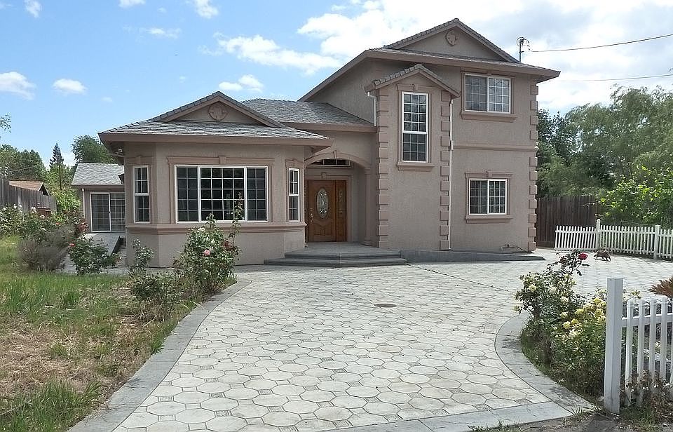 1st image of 210 Langley Ave