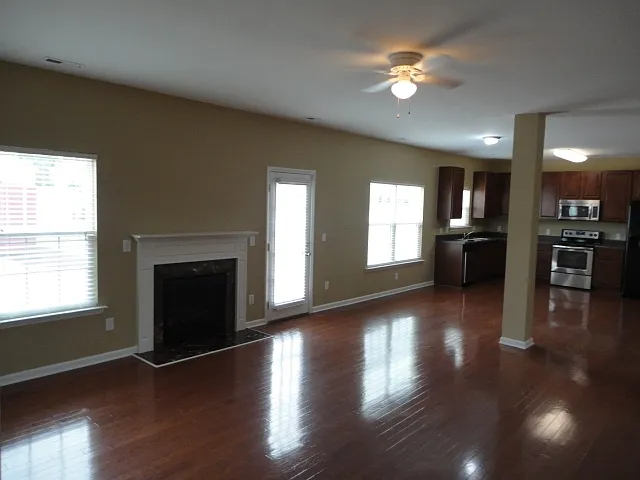1010 Golden Crest Dr — Photo 5